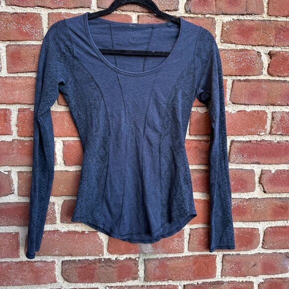 Lululemon Between The Lines Navy Inkwell Snakeskin Desert Longsleeve Shirt Sz 6 - Picture 4 of 7